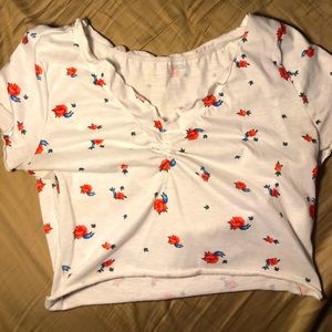 white flowered mini top🤍🌹